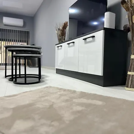 Nj Luxury Apartman *